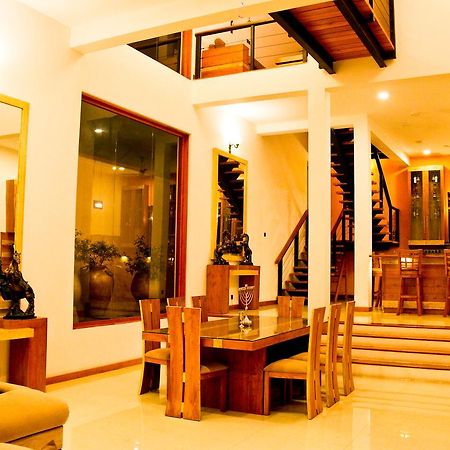 White Palace Hotel Gampaha Esterno foto