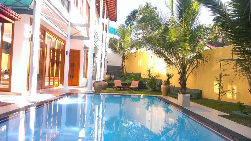 White Palace Hotel Gampaha Esterno foto
