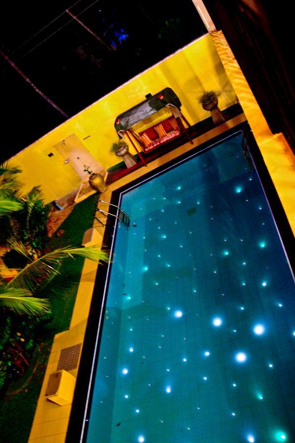 White Palace Hotel Gampaha Esterno foto