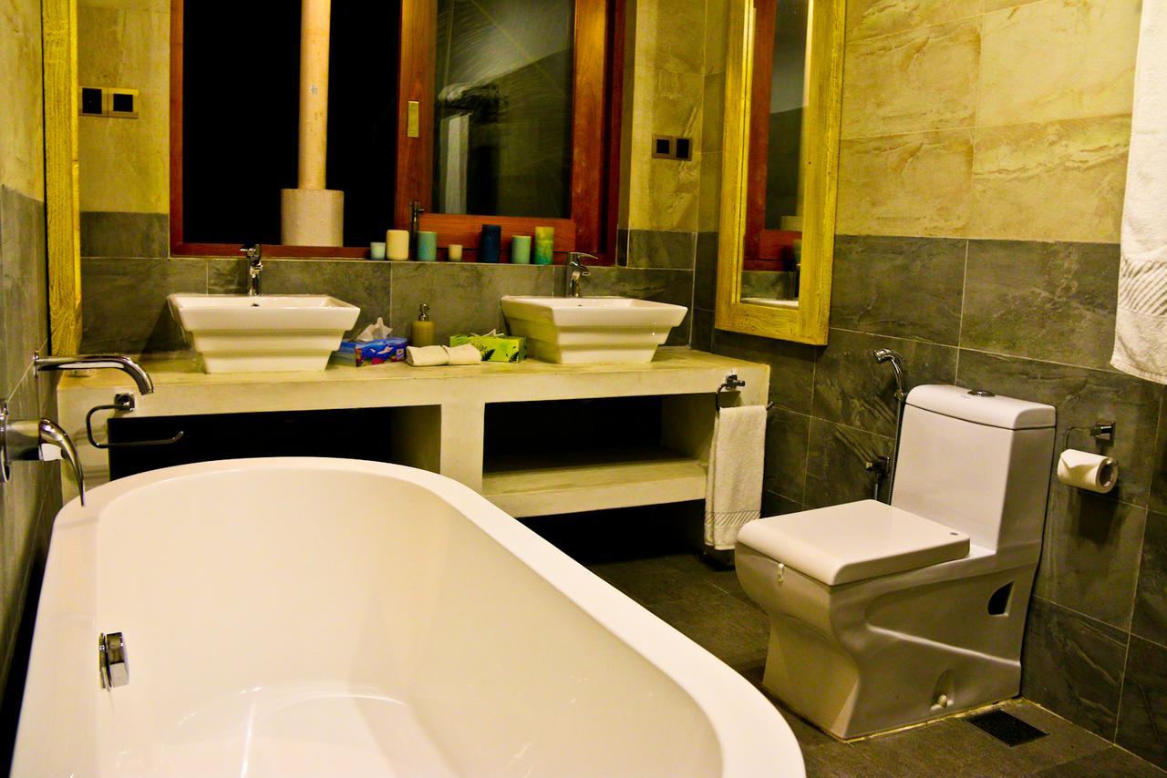 White Palace Hotel Gampaha Esterno foto