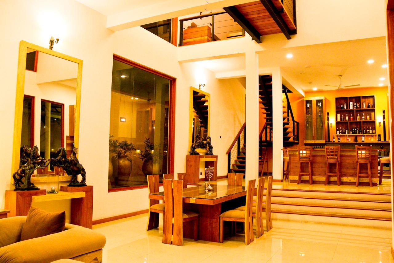White Palace Hotel Gampaha Esterno foto