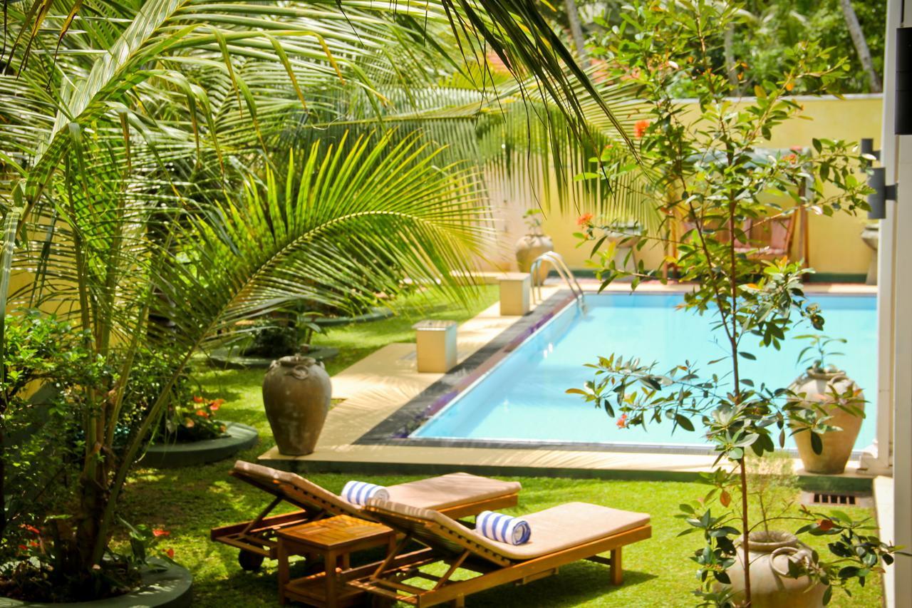 White Palace Hotel Gampaha Esterno foto